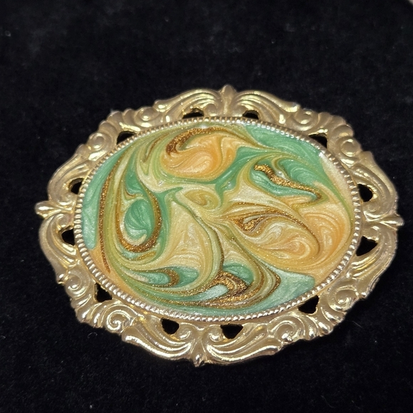 Vintage Gold Tone and Green Enamel Artwork  Swirl Brooch - Picture 15 of 17